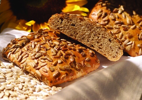 Хлеб с семенами подсолнечника 